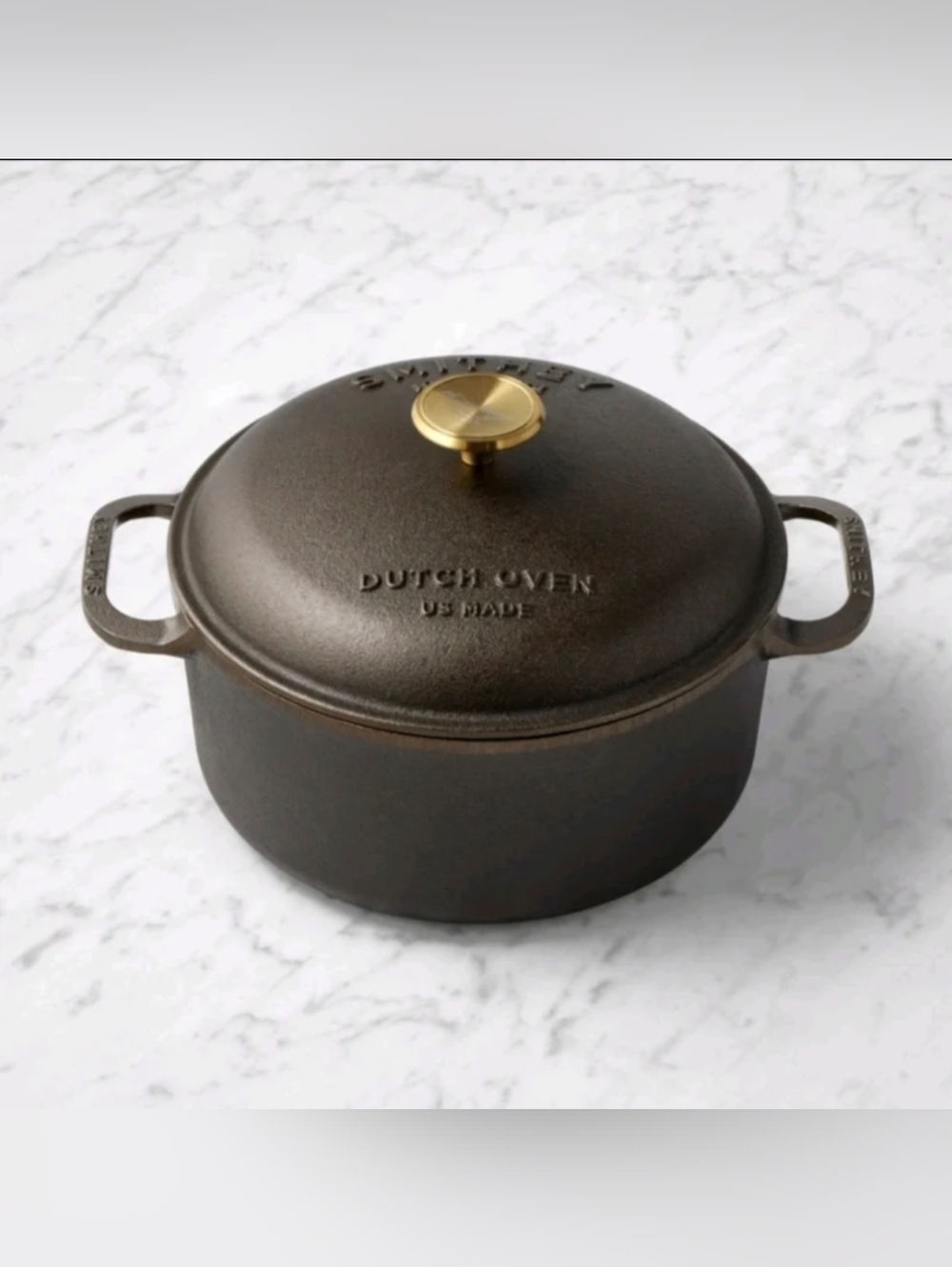 Smithey Dutch oven 5.5 qt new in box with extras